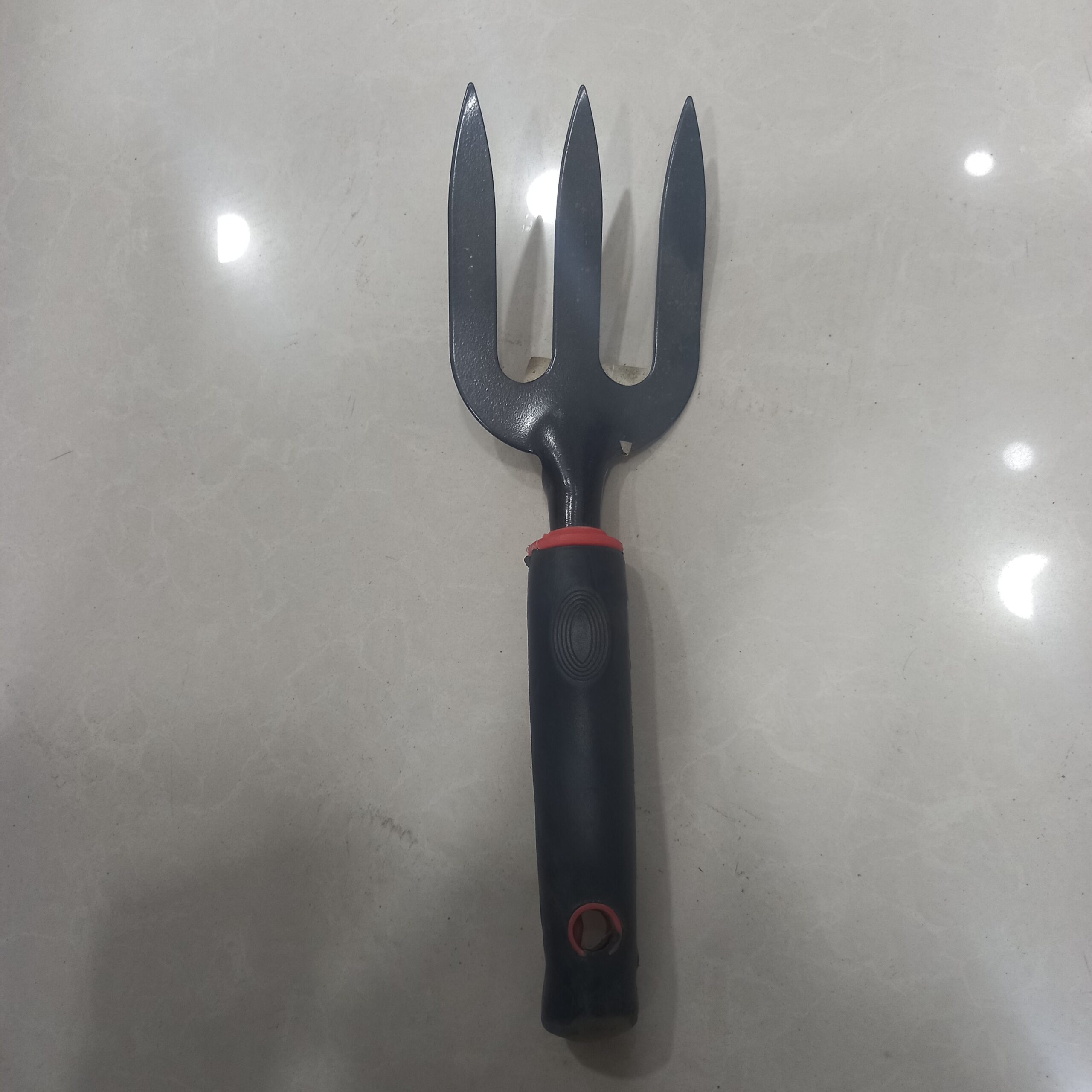 شوكة زراعية يدوية بثلاث أسنان حادة