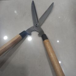 مقص سيقان بيد خشب